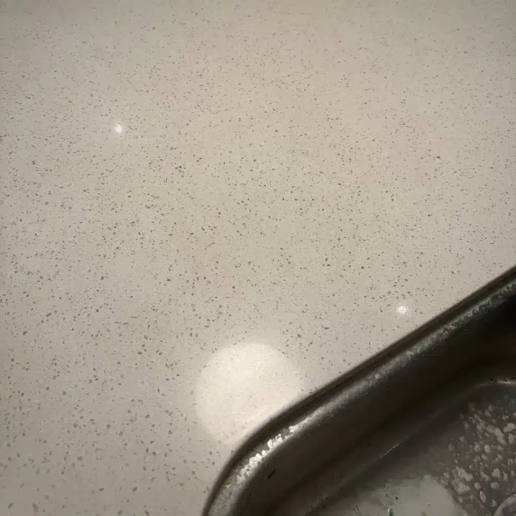 Bancada quartzo antes da reparação