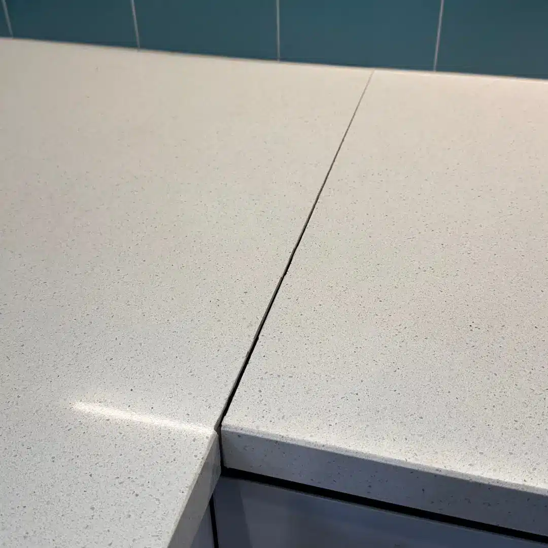 Fissura na cozinha reparada depois
