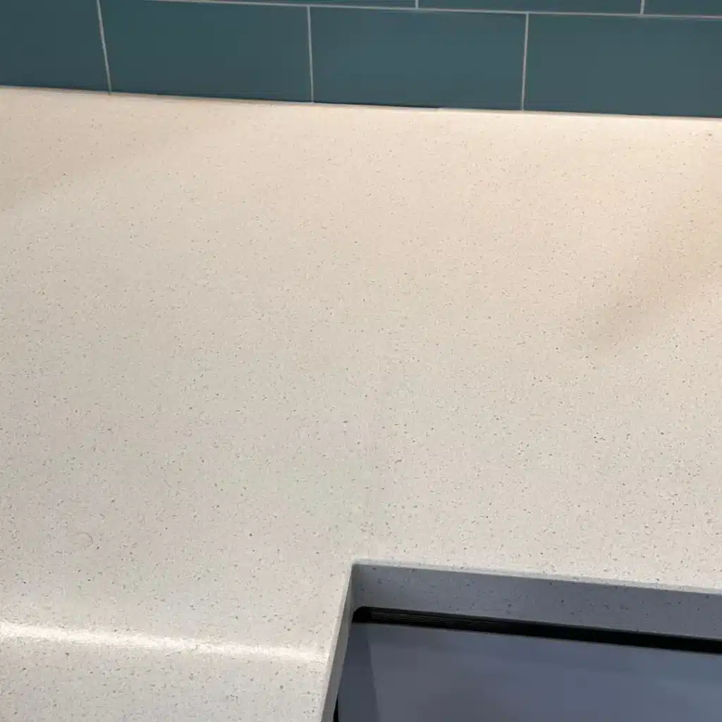 Fissura na bancada de cozinha antes